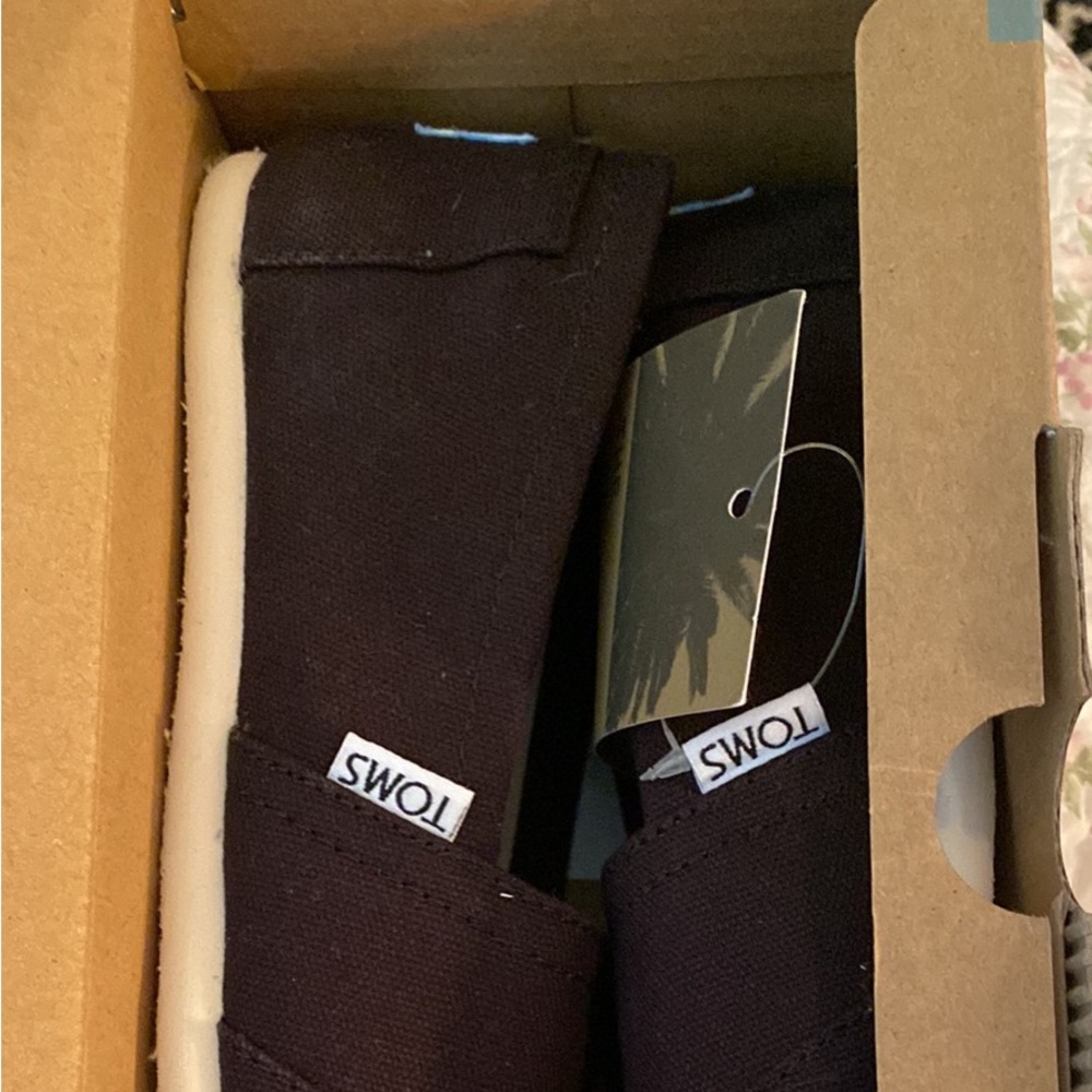 New Toms size 6.5